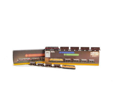 Märklin Z Gauge train packs: Diesel freight sets 8137 with V200 Class Bo-Bo diesel and four large hopper wagons, and 81411 wi