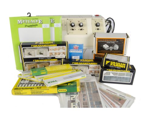 N Gauge track overhead catenary controllers and scenic accoutrements by various makers: including a quantity of Peco flexitra