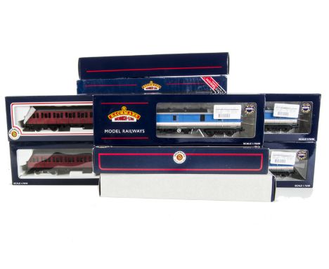 Bachmann 00 Gauge Coaching Stock: Four Mk 1 GUV vans in Network SouthEast livery (‘Signal Box’ exclusive Edition 39-270Z), in