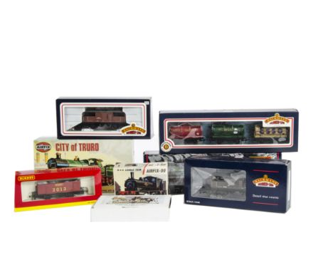 00 Gauge Freight Stock by Bachmann and Hornby: Tank Traffic Classics 3-wagon sets 33-525 (Shell/BP) and 33-525Z (- an Alton M