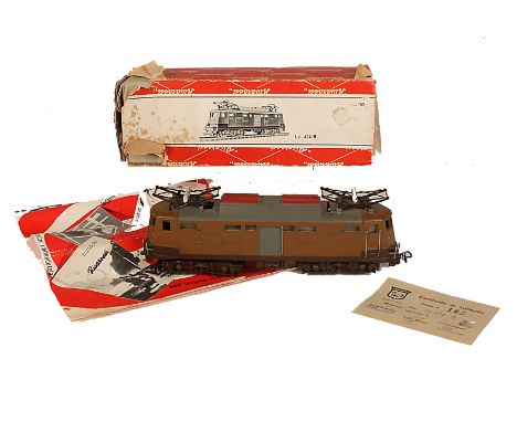 A Rivarossi H0 Gauge LE 424/R Electric Twin Pantograph Locomotive, in two-tone brown No 424 001, with guarantee card and inst