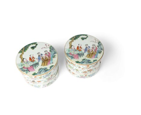 TWO SETS OF FINE CHINESE FAMILLE ROSE TWO-TIER CIRCULAR BOXES WITH COVERS QING DYNASTY, 19TH CENTURY 清 粉彩三酸圖雙層圓盒帶蓋（一對）each t