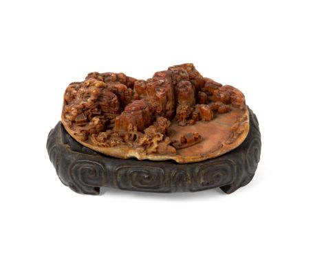  CHINESE SOAPSTONE 'LANDSCAPE' SCULPTURE LIANG QINGBIAO (1620-1691) MARK, QING DYNASTY, 17TH CENTURY 清 梁清標款 壽山石雕山水人物擺件 帶紫檀座mi