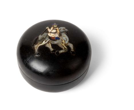  CHINESE JADE AND HARDSTONE-INLAID ZITAN CIRCULAR BOX WITH COVER QING DYNASTY, 18TH CENTURY 清 紫檀百寶嵌胡人騎羊圖圓蓋盒top of the dome co