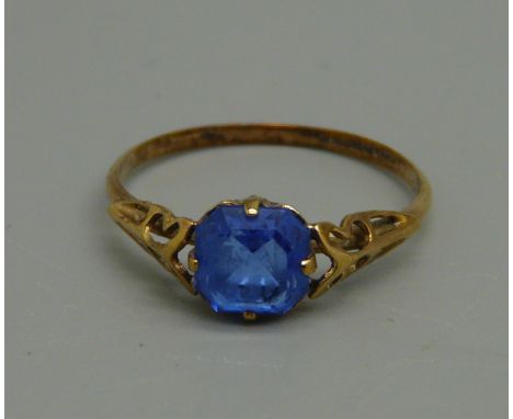 A 9ct gold ring set with a blue stone, 1.1g, size M 