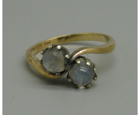 A 9ct gold, moonstone crossover ring, 2.3g, size M 