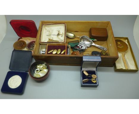 A silver medallion, yellow metal Masonic cufflinks, badges, a wooden snuff box, etc. 