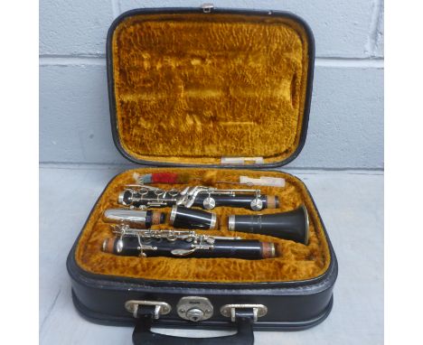A Le Couture Czechoslovakian clarinet, boxed 