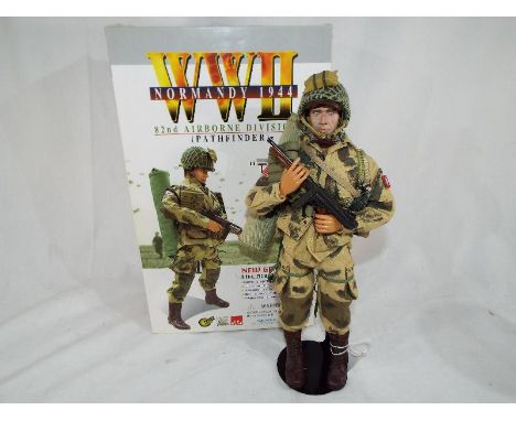 Dragon Action figure - a World War Two (WWII) Normandy 1944 82nd Airborne Division Pathfinder entitled Tom, New generation Li