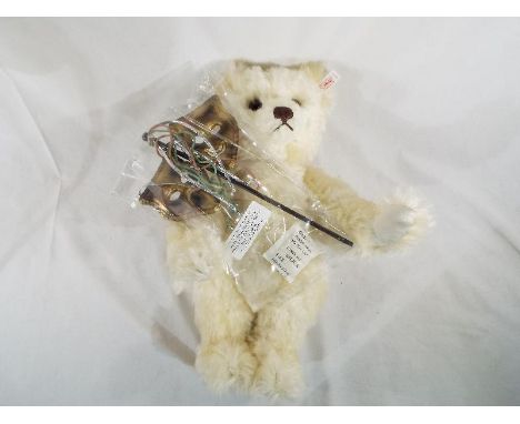 Steiff - 'The Great White Way' (bear), North American exclusive limited edition of 3500 (No 1156), white mohair and bearing a