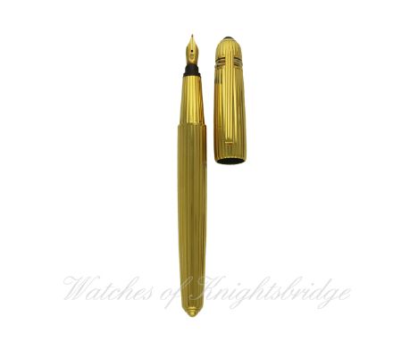 A PASHA DE CARTIER GOLD PLATED FOUNTAIN PEN DATED 1989 WITH ORIGINAL BOX & PAPERS
Gold plated ribbed design, sapphire cabocho