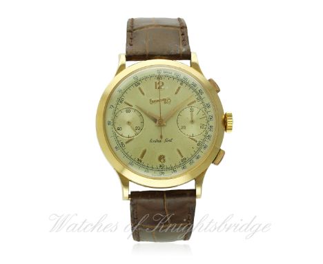 A GENTLEMAN'S 18K SOLID GOLD EBERHARD &amp; CO EXTRA FORT CHRONOGRAPH WRIST WATCH CIRCA 1950s D: Silver dial with gilt batons