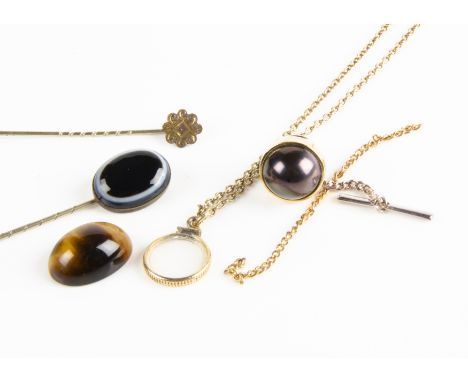 A small collection of miscellaneous gold and other jewellery, including an 18ct gold Tahitian mabe pearl tie pin, a 9ct gold 
