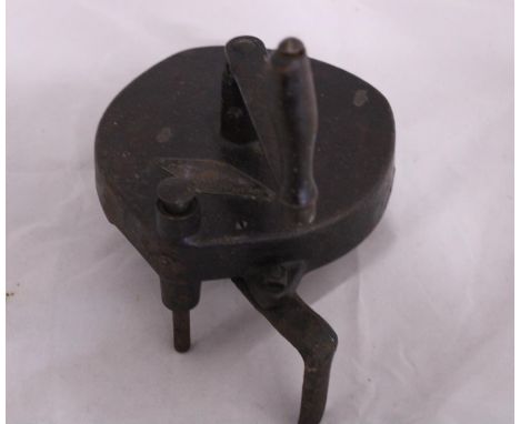 A antique manual knife sharpener made by Niagara Falls 