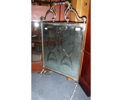 A LATE VICTORIAN ART NOUVEAU BRASS FRAMED MIRRORED FIRE SCREEN 