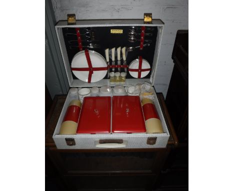 A VINTAGE SIRRAM PICNIC SET