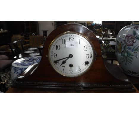 AN EARLY 20TH CENTURY MAHOGANY CASED 'NAPOLEON HAT' MANTEL CLOCK