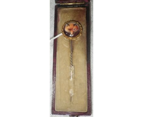 A YELLOW METAL STOCK PIN,  enamel decorated with a fox's head, in a fitted case