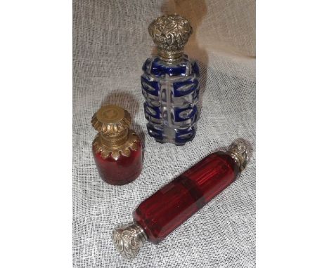 A SILVER MOUNTED DOUBLE-ENDED SILVER SCENT FLASK and two similar bottles