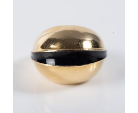 Domed design with black enamel design,15,4g, size J   