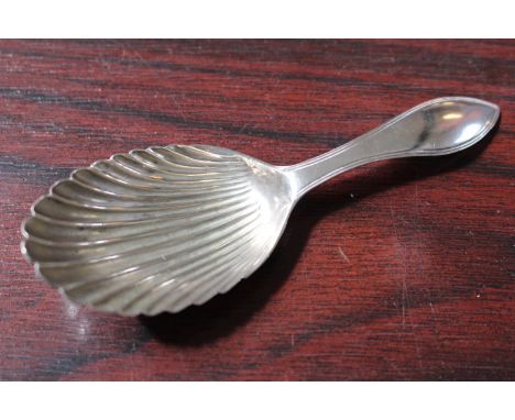 Georgian Silver Caddy Spoon with Scallop bowl and line thread handle 11g total weight 