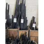 un lot de 50 + assorted pipe