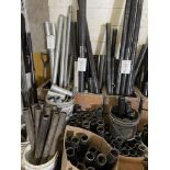 un lot de 50 + assorted pipe