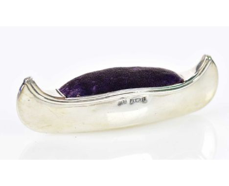 LEVI &amp; SALAMAN; an Edward VII hallmarked silver novelty pin cushion in the form of a canoe, Birmingham 1905, length 9cm.C