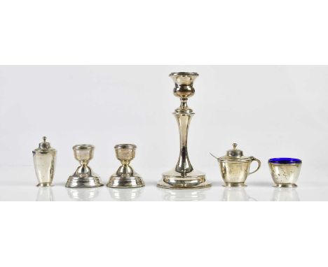 ROBERT &amp; BELK; a George V hallmarked silver three piece cruet in the Art Deco style, Sheffield, 1933, approx. 4.42ozt/137