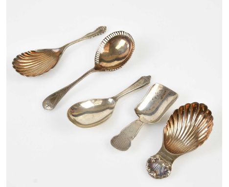 LEVI &amp; SALAMAN; an Edward VII hallmarked silver caddy spoon with pierced edge and pin prick decoration to the handle, Bir