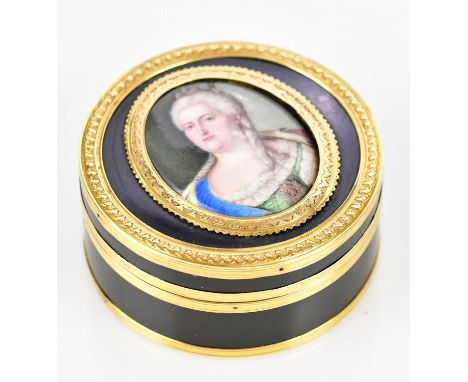 A fine late 18th/early 19th century Continental snuff box, the painted panel depicting Catherine, Empress of Russia, inside a