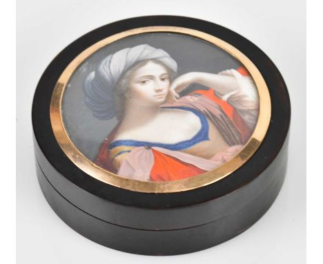X A late 18th/early 19th century snuff box of oval form, the cover hand painted with a portrait of a maiden by Besca, the tor