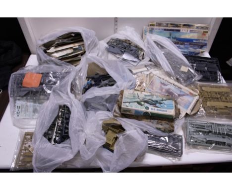 A large quantity of assorted military model kits (as found) 