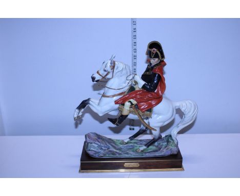 A boxed Royal Worcester limited edition Napoleon Bonaparte figure modelled by Bernard Winskill 264/750 with COA (in mint cond
