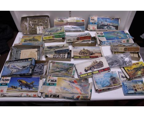A large quantity of assorted military model kits (as found) 