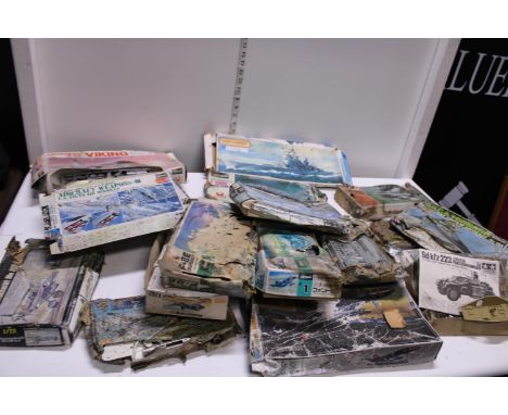 A large quantity of assorted military model kits (as found) 