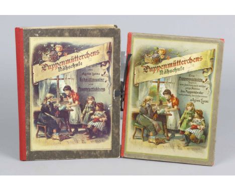 2x Puppenmütterchens Nähschule um 1900 Original Halbleinenband bzw. -mappe je mit farbig illustr. Titelbild, *Puppenmütterche
