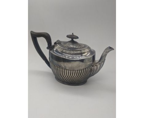 An early 20th century silver teapot, hallmarked London, 358g, H.14cm
