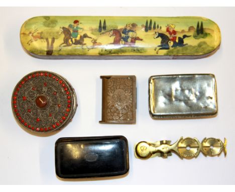 A Georgian snuff box and other items.