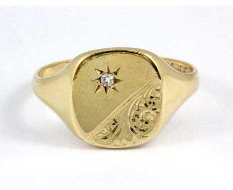A gentleman's 9ct yellow gold diamond set signet ring, (R.5).