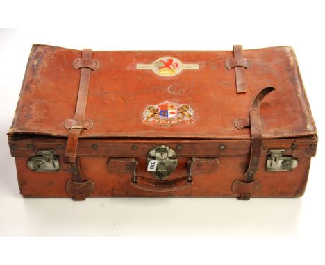 A large vintage leather suitcase, size 75 x 43 x 22cm.