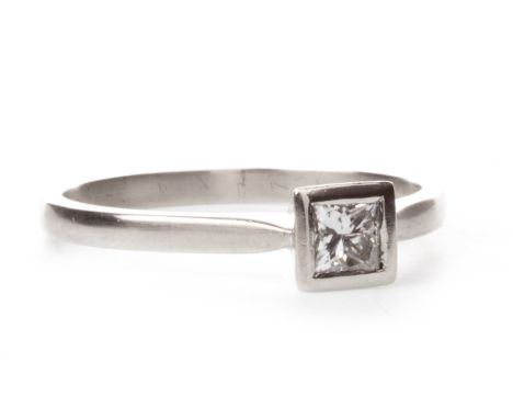 DIAMOND AND PLATINUM RING, with a collet set princess cut diamond of approximately 0.32 carats, in platinum, size S 1/2, 4.9g