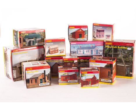 Hornby (China) ‘Skaledale’ Buildings and Scenic Accessories: large collection of scenic items, some boxed/unused, some ex-lay