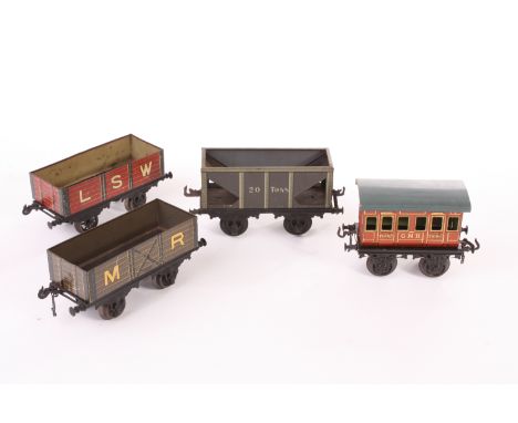 Bing Gauge 1 Stock: A fine early GNR 4-wheel carriage in printed teak livery: with a 20-ton hopper wagon with sliding door to