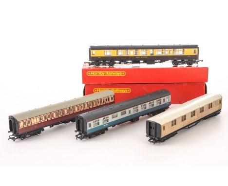 Unboxed 00 Gauge Hornby Coaching Stock: four Mk 1-type coaches in Great Western livery, and one in Southern, 2 LNER teak, 1 B