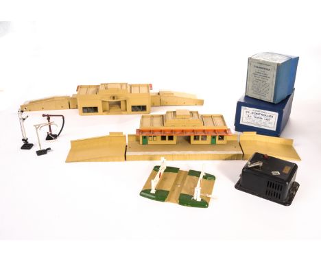 Hornby-Dublo 00 Gauge Signals Stations and control equipment: Two electric semaphore signals and one other: three colour ligh