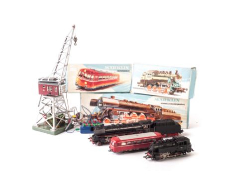 Märklin H0 Gauge Locomotives Roling Stock Crane and other Accessories: 3048 DB black 4-6-2 No 01097 Locomotive and Tender, 30