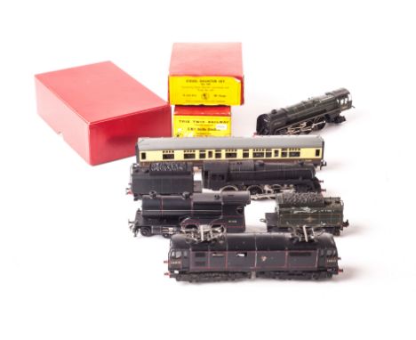 Trix Twin Railway 00 Gauge 12v DC locomotives: Class EM1 electric locomotive 26010 in BR black, P-F (couplings, pantograph sp