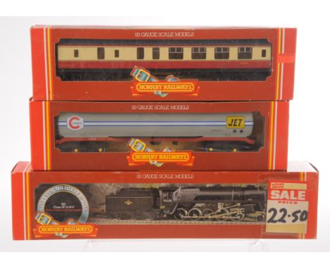Hornby (Margate) 00 Gauge steam locomotives and rolling stock: R.077 LNER 4-6-2 ‘Mallard’ in garter blue; BR 9F 92200 in BR b