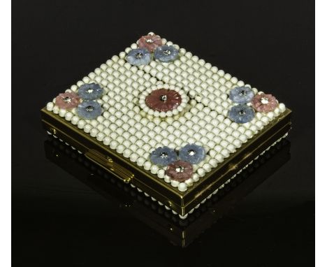 A lady's vintage compact